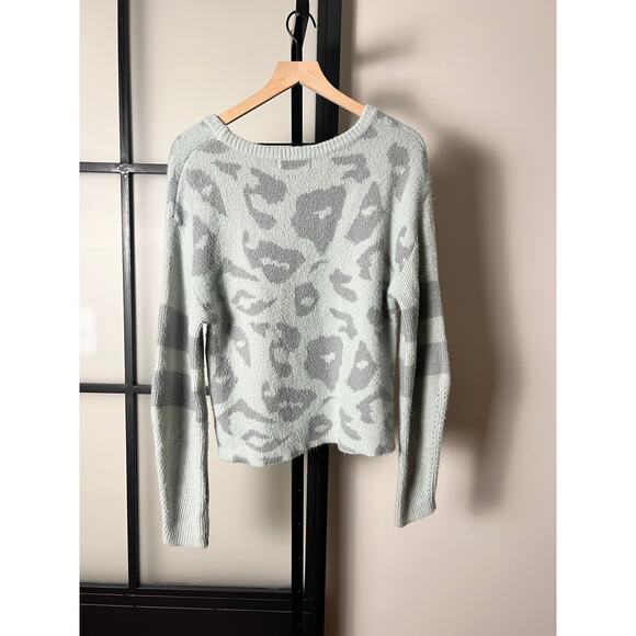John + Jenn Blue Cheetah Finn Sweater Size Small - Picture 2 of 5